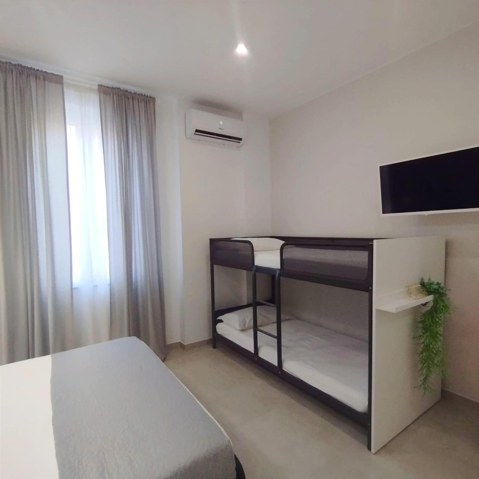 Agatha Modern Elegant Rooms SantʼAgata di Militello Dış mekan fotoğraf